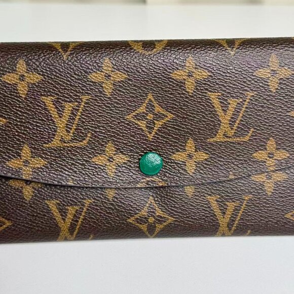 Louis Vuitton Monogram Canvas Wallet with Green Accent - Picture 6 of 7